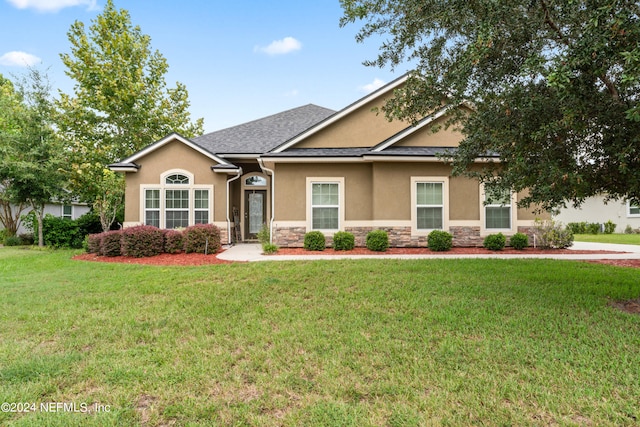 view of front facade with a front yard