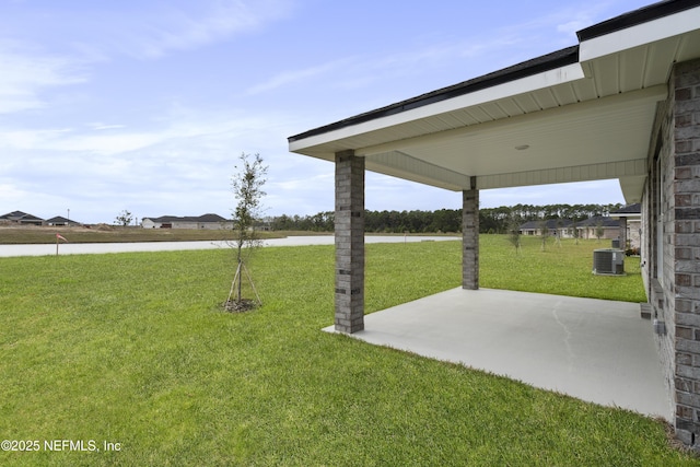 3145 Forest View Ln, Green Cove Springs, FL 32043 - view of grassy yard with a patio