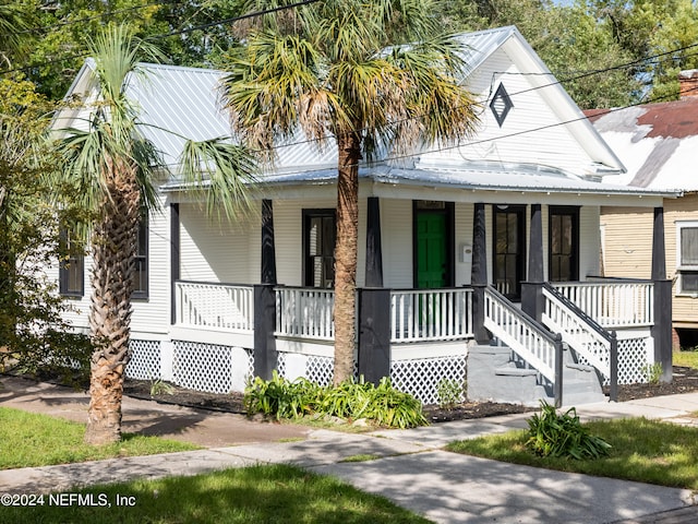 view of front of house featuring a porch