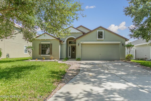 view of front of house featuring a front yard and a garage