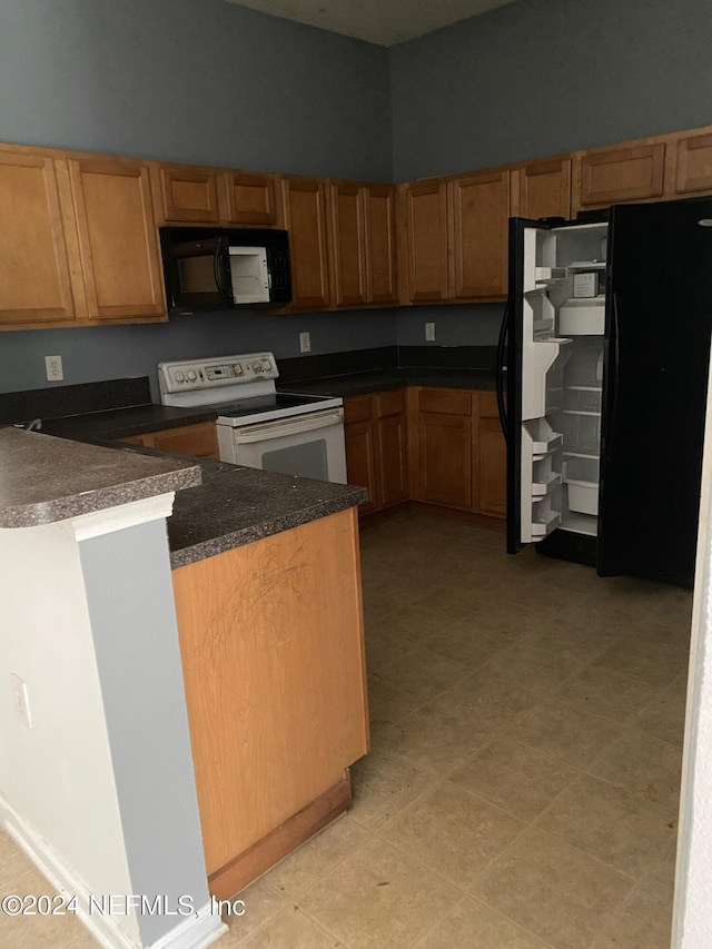 kitchen with kitchen peninsula and black appliances