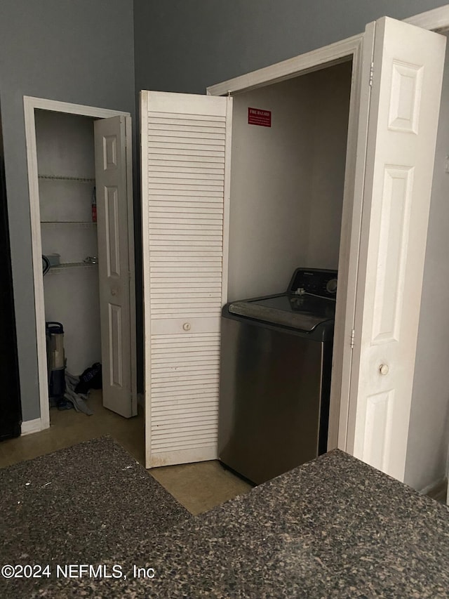 laundry area with washer / clothes dryer