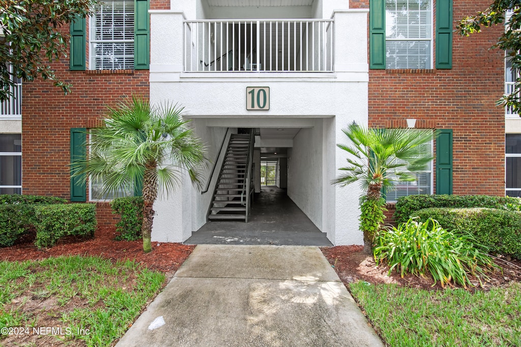 entrance to property with a balcony