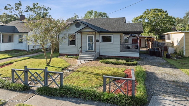 bungalow featuring a front yard