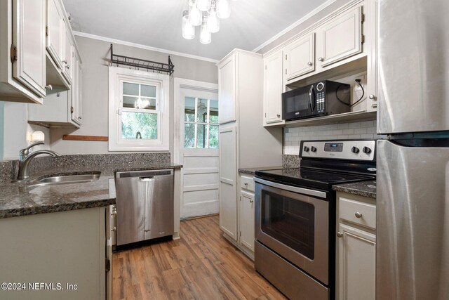 3702 Orlando Cir W, Jacksonville, FL 32207 - photo 12
