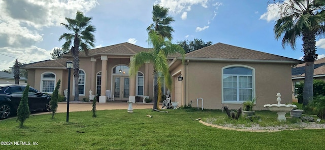 view of front of home featuring a front lawn