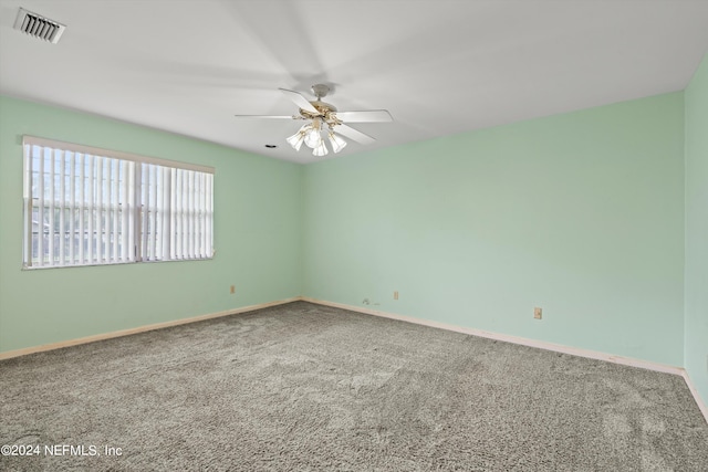 unfurnished room with carpet flooring and ceiling fan