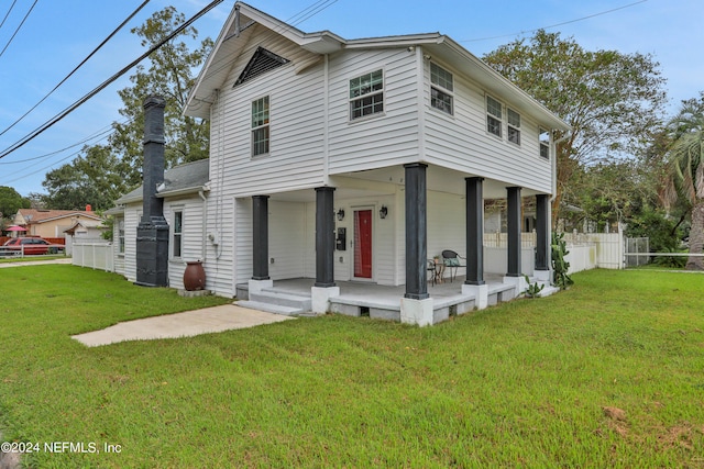 view of front of property featuring a front lawn and a porch