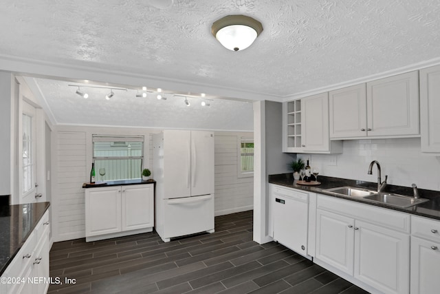 kitchen featuring a textured ceiling, plenty of natural light, sink, and white appliances