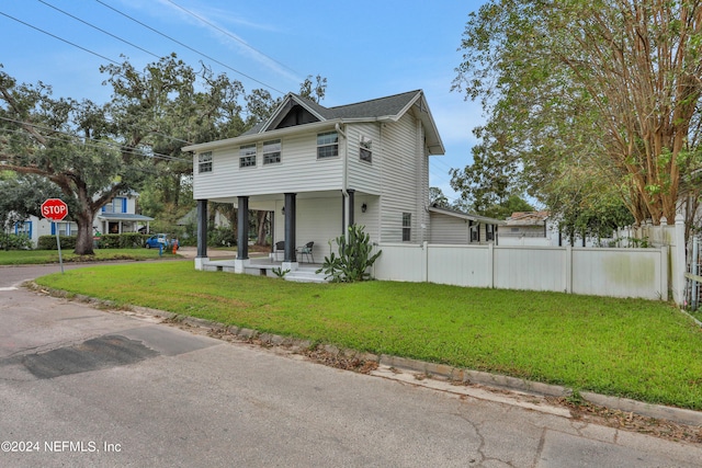 view of front of property featuring a front lawn and covered porch