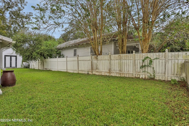 view of yard with a storage shed