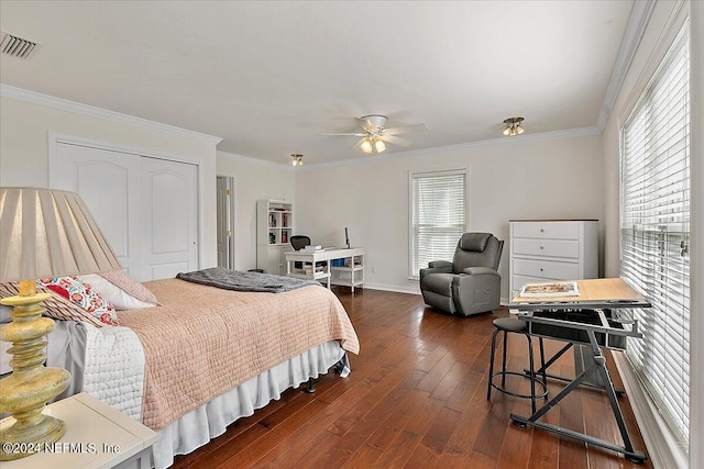 bedroom with ornamental molding, a closet, ceiling fan, and dark hardwood / wood-style floors