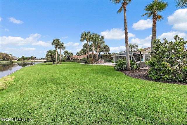 view of yard featuring a water view