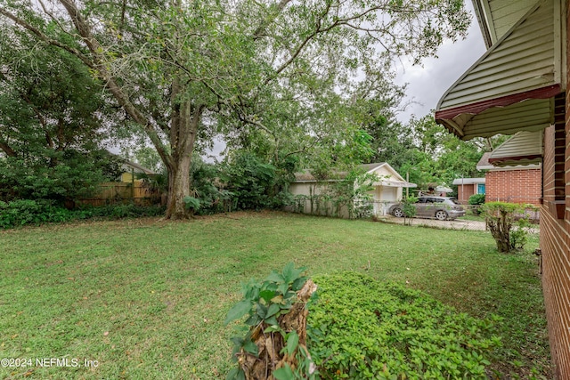 1340 W 11th St, Jacksonville, FL 32209 - view of yard with fence
