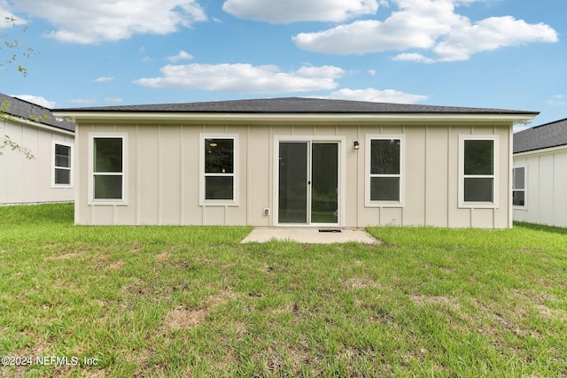 back of house featuring a yard