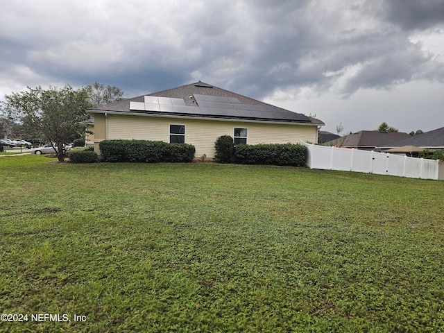 view of side of property featuring a lawn