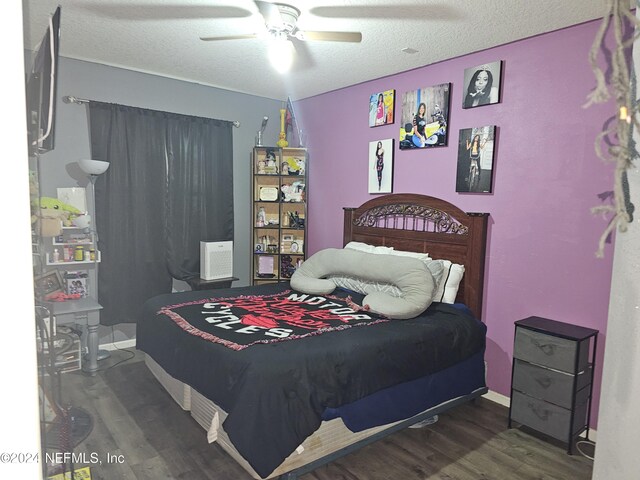 1075 Wetland Ridge Cir, Middleburg, FL 32068 - bedroom with baseboards, a ceiling fan, wood finished floors, and a textured ceiling