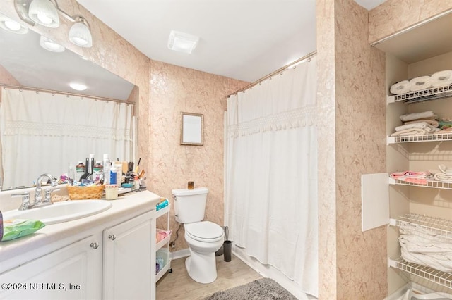 bathroom featuring toilet, a shower with curtain, vanity, and wood finished floors