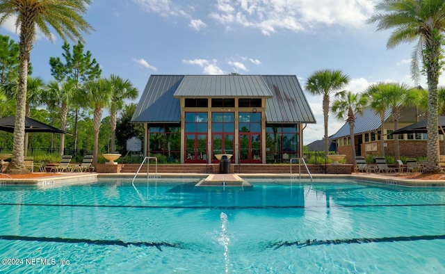 view of swimming pool