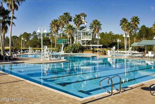 view of swimming pool