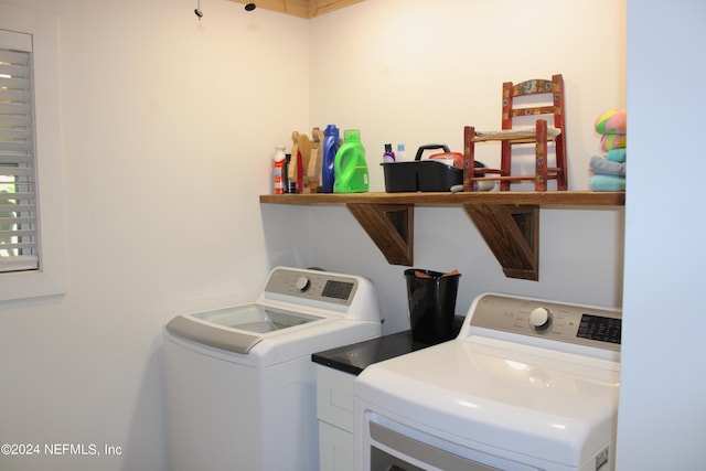 laundry room featuring washer and clothes dryer