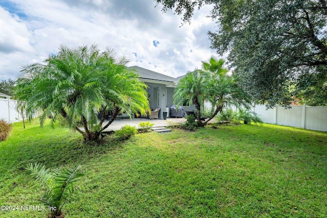 view of yard with a patio