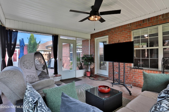 sunroom / solarium with ceiling fan