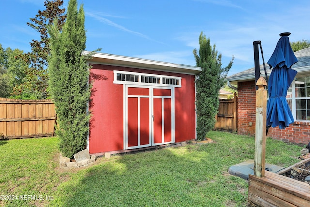 view of outdoor structure with a yard