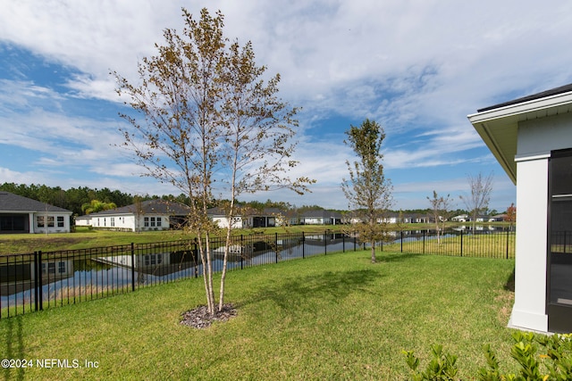 view of yard featuring a water view