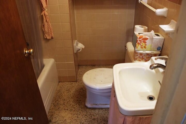 full bathroom featuring shower / bath combination with curtain, sink, tile walls, and toilet