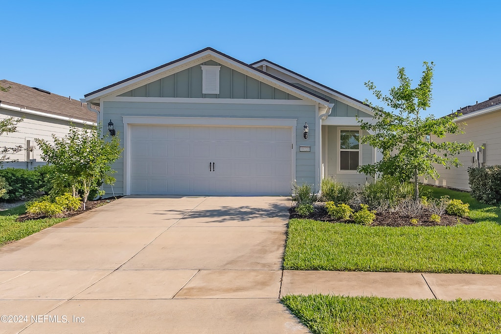 view of front facade with a garage and a front lawn