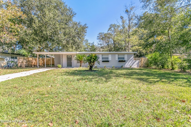 ranch-style house featuring a front yard