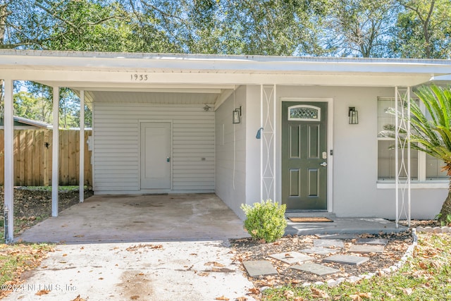 property entrance featuring a carport