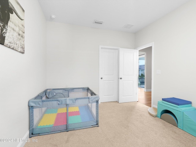 bedroom with carpet flooring