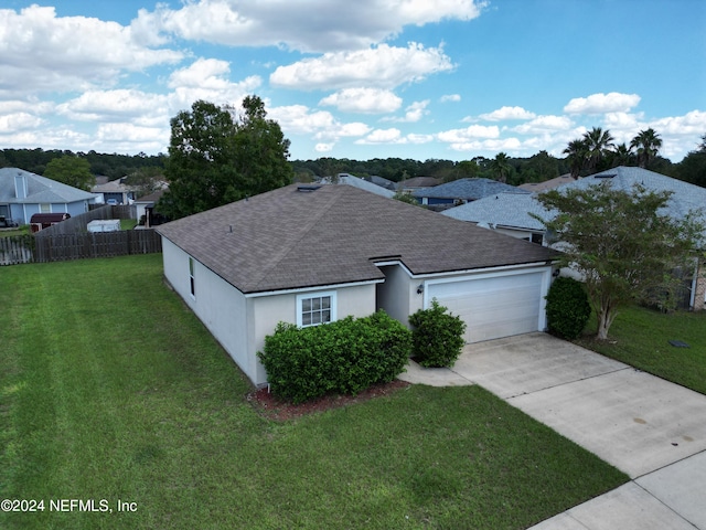 view of front of house featuring a front yard and a garage