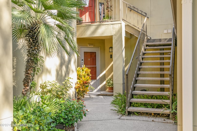 entrance to property featuring a balcony