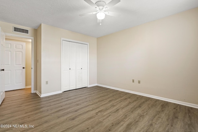 10 10th St Unit 37, Atlantic Beach, FL 32233 - unfurnished bedroom featuring a closet, wood finished floors, visible vents, and baseboards