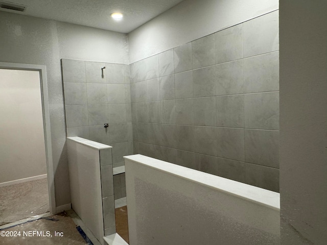 bathroom featuring a textured ceiling