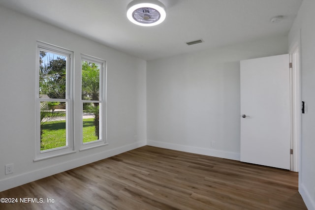 spare room with dark hardwood / wood-style floors