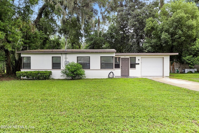 ranch-style house featuring a front lawn and a garage