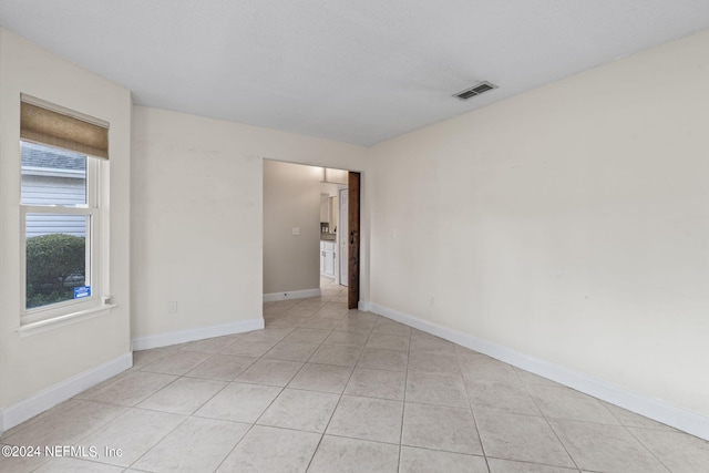 unfurnished room featuring light tile patterned floors