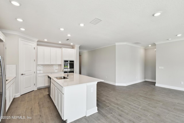 75582 Banyan Way, Yulee, FL 32097 - kitchen featuring a sink, recessed lighting, ornamental molding, decorative backsplash, and a kitchen island with sink