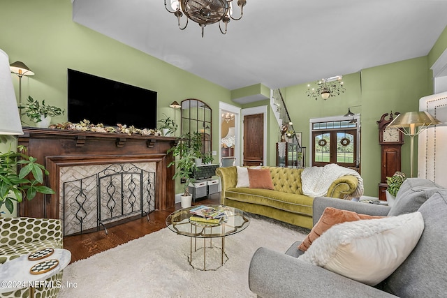 living room with dark wood-type flooring and a notable chandelier