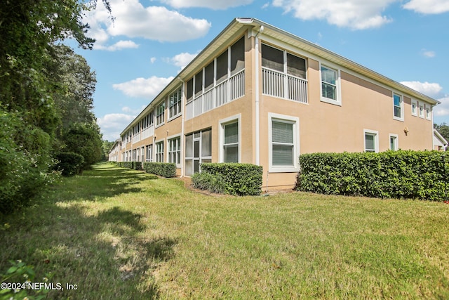 8495 Little Swift Cir, Jacksonville, FL 32256 - view of side of property with a yard and stucco siding
