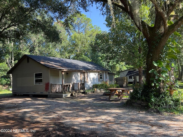 view of front of property