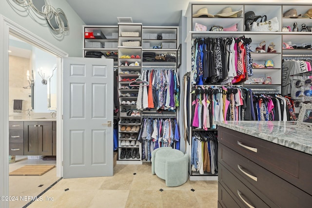 view of spacious closet