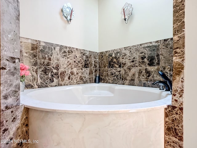 bathroom featuring tiled tub