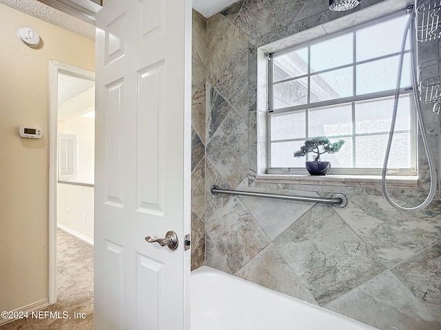 bathroom featuring tiled shower / bath combo