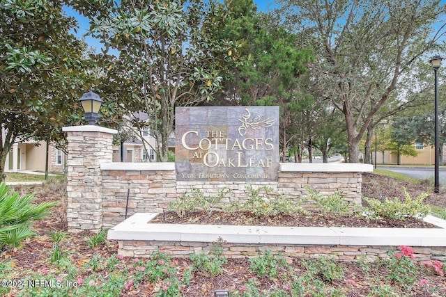 view of community / neighborhood sign