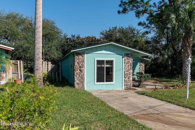 view of outdoor structure with a lawn